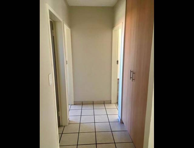 2 BEDROOM APARTMENT FOR SALE IN VANDERBIJLPARK SE 4